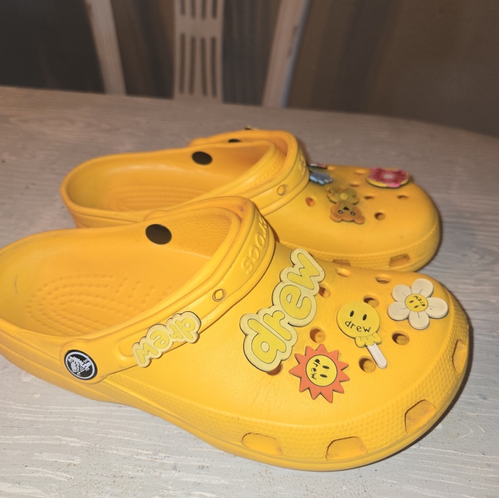 DREW CROCS Womens Sz 8